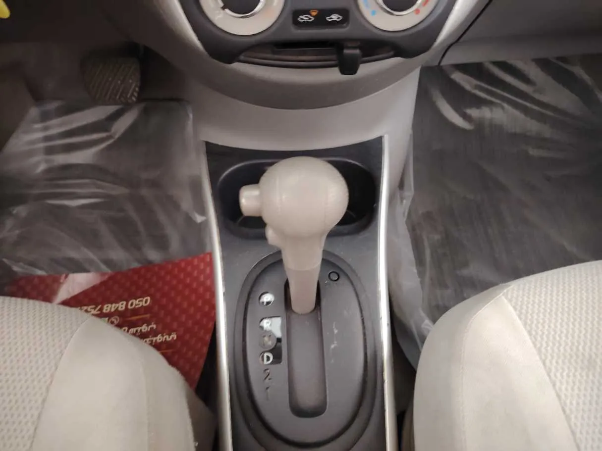 Car image 19