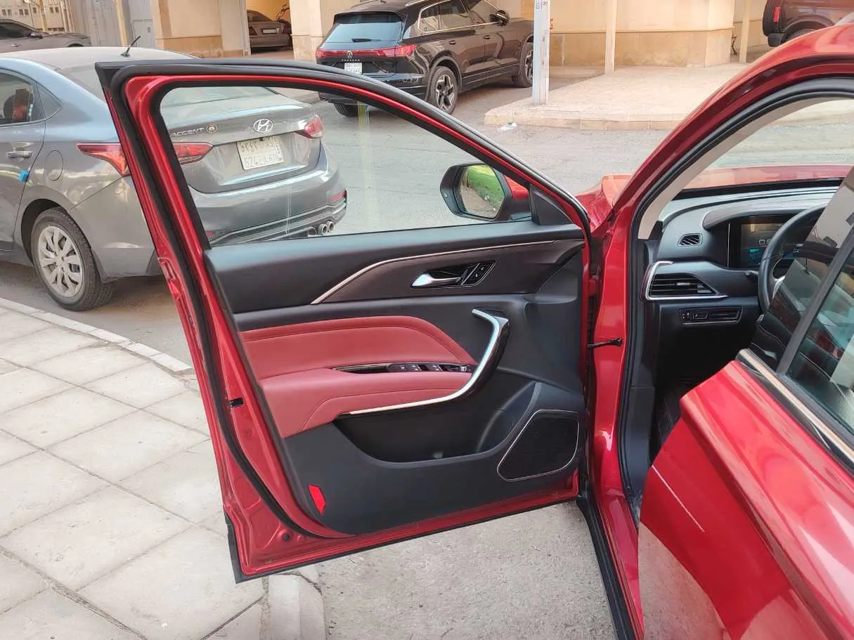 Car image 11