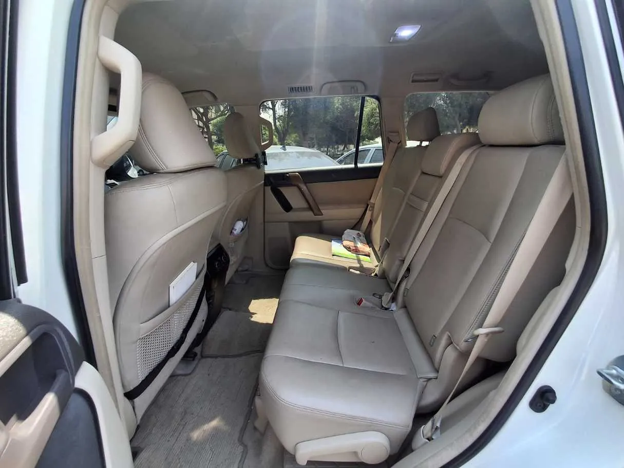 Car image 13
