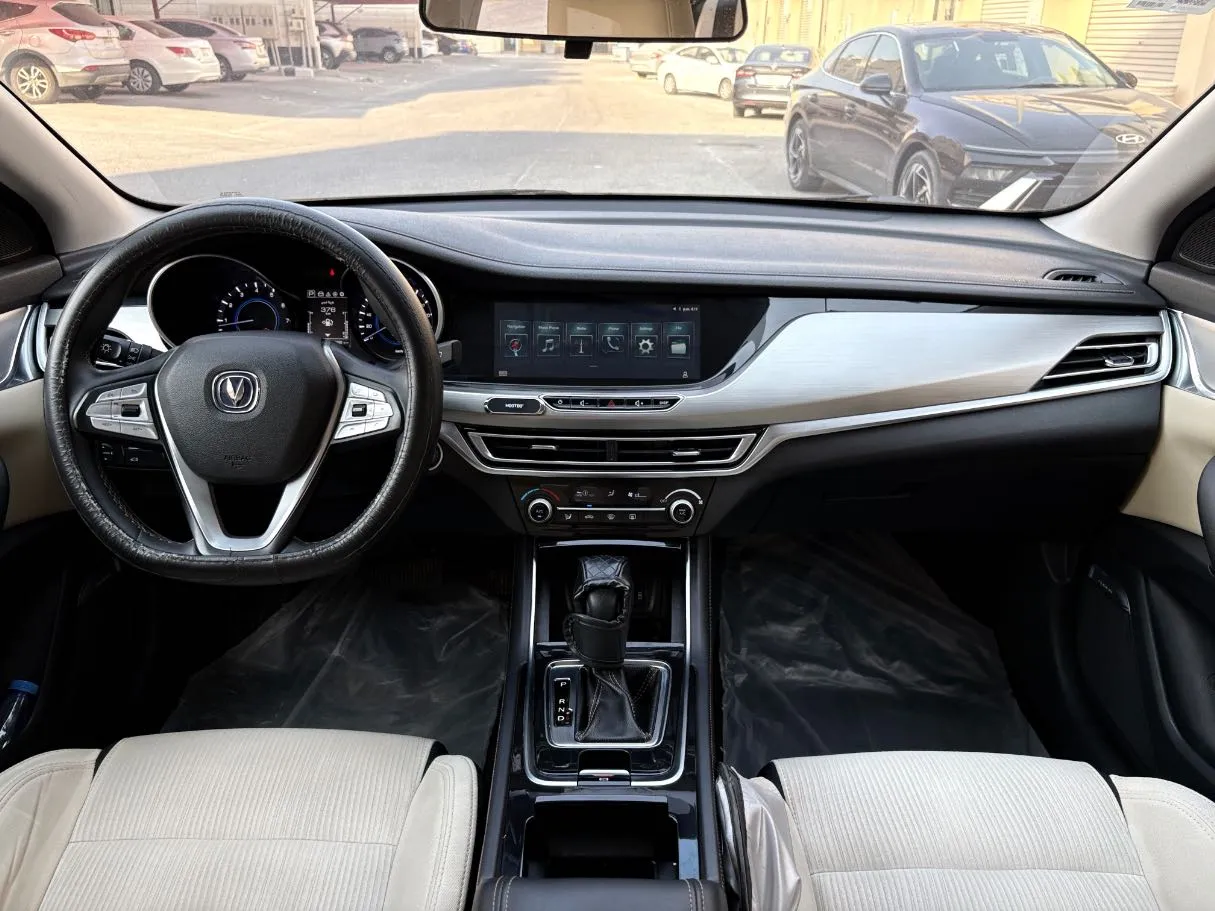 Car image 19