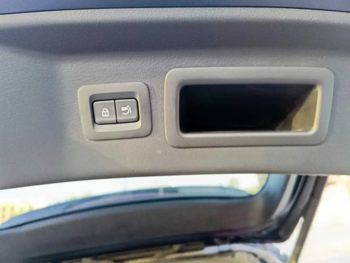Car image 40