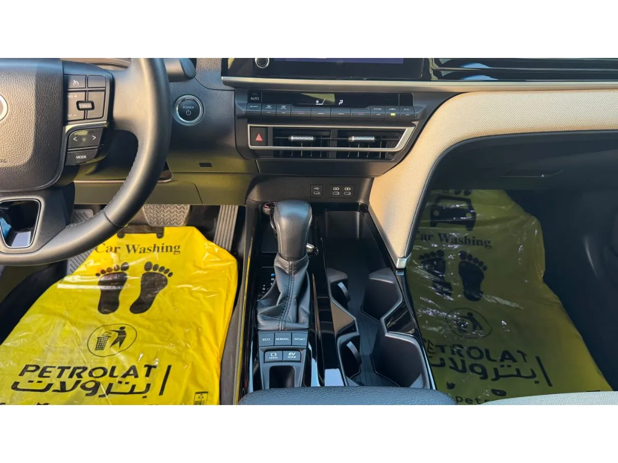 Car image 16