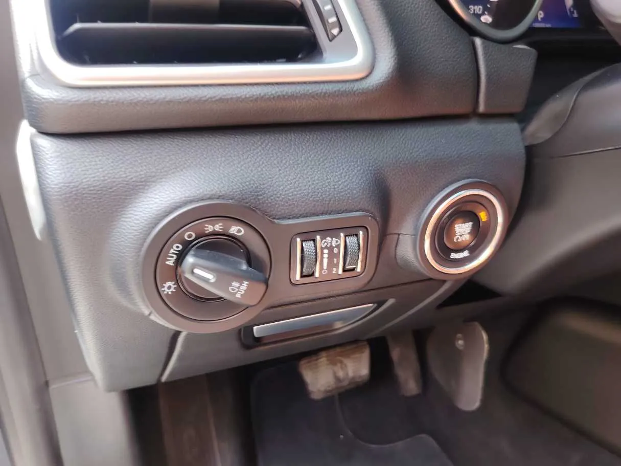 Car image 29
