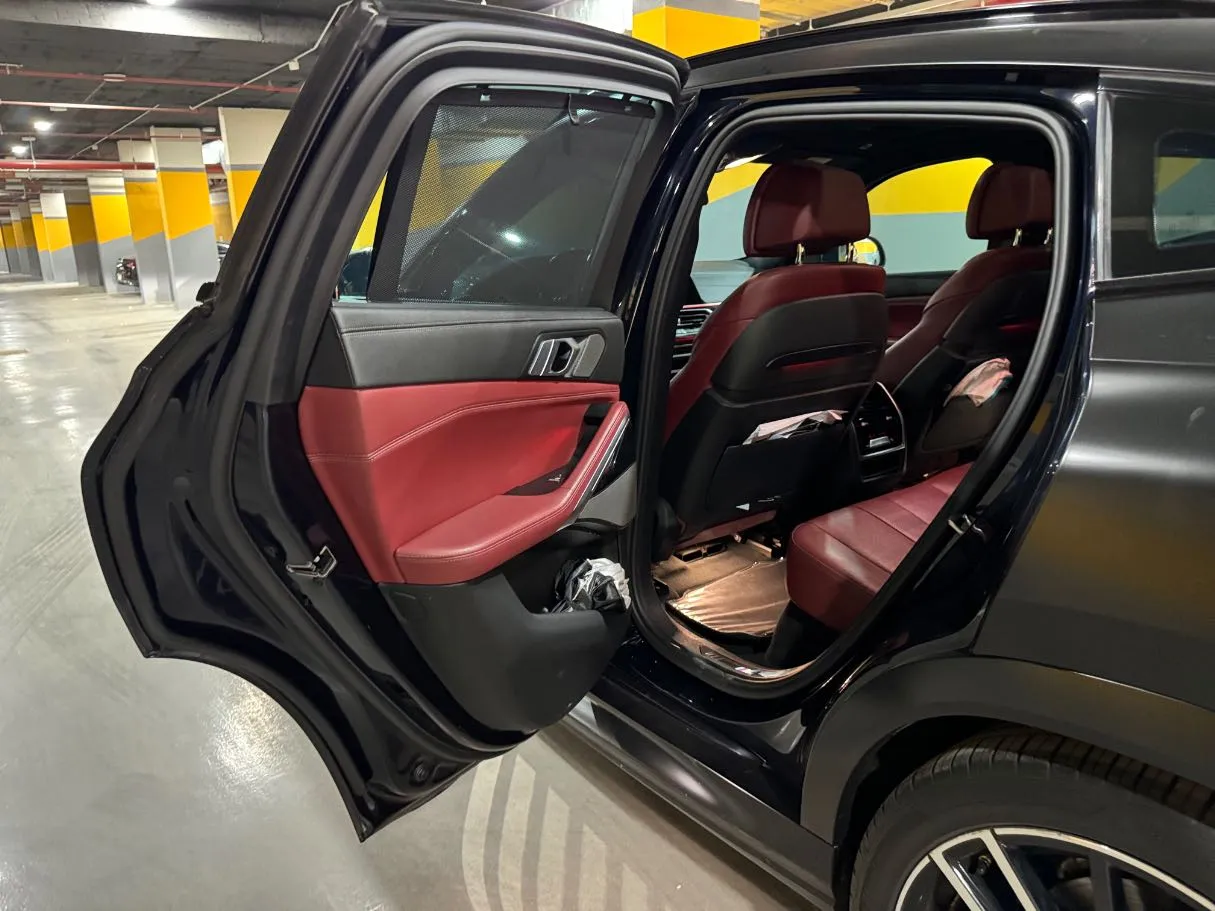 Car image 11