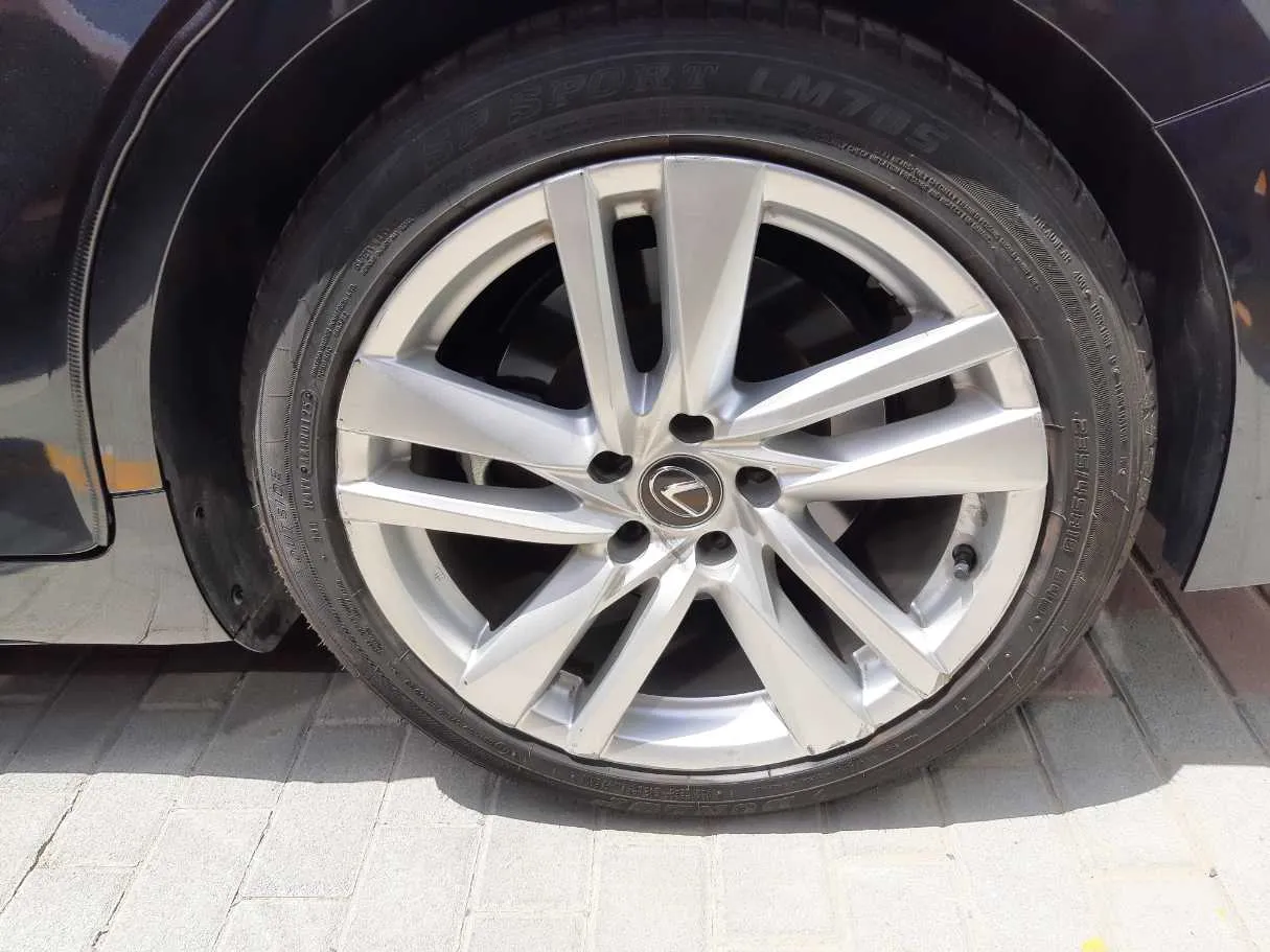 Car image 9