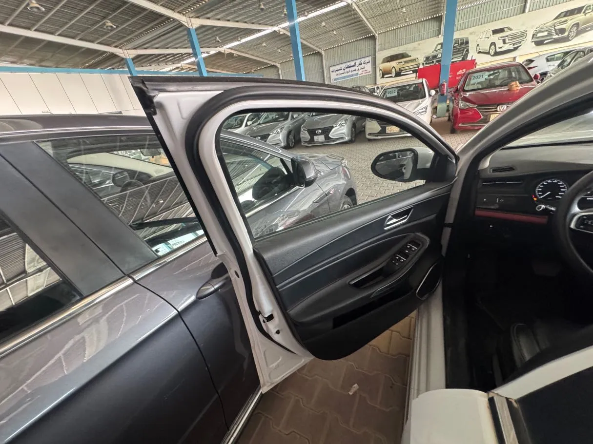 Car image 8