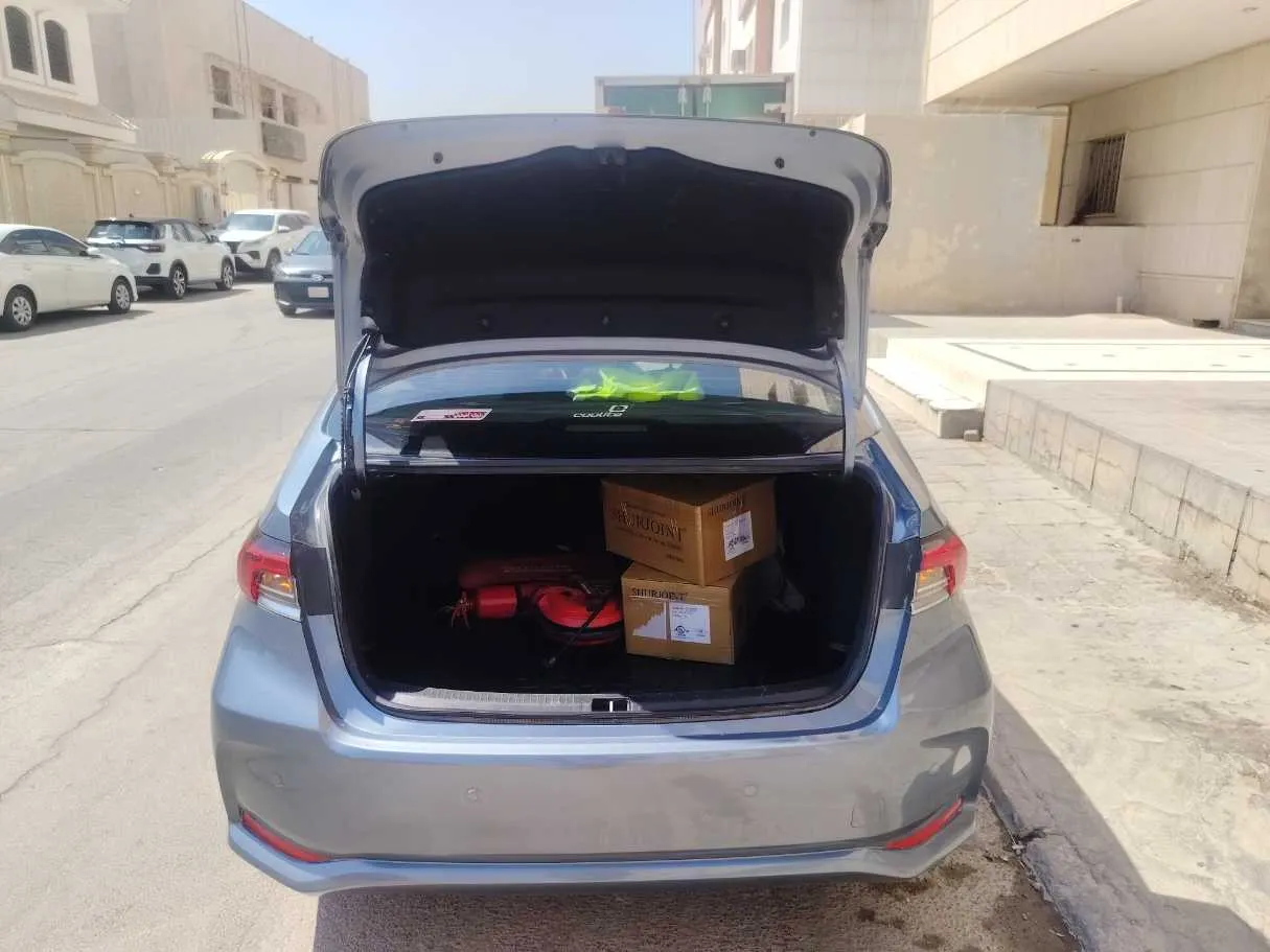 Car image 18