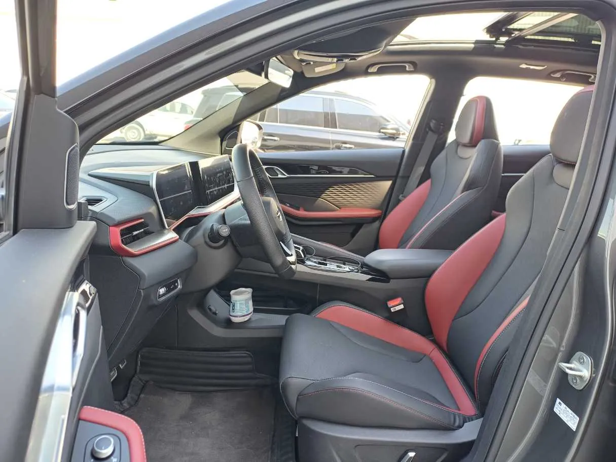Car image 12
