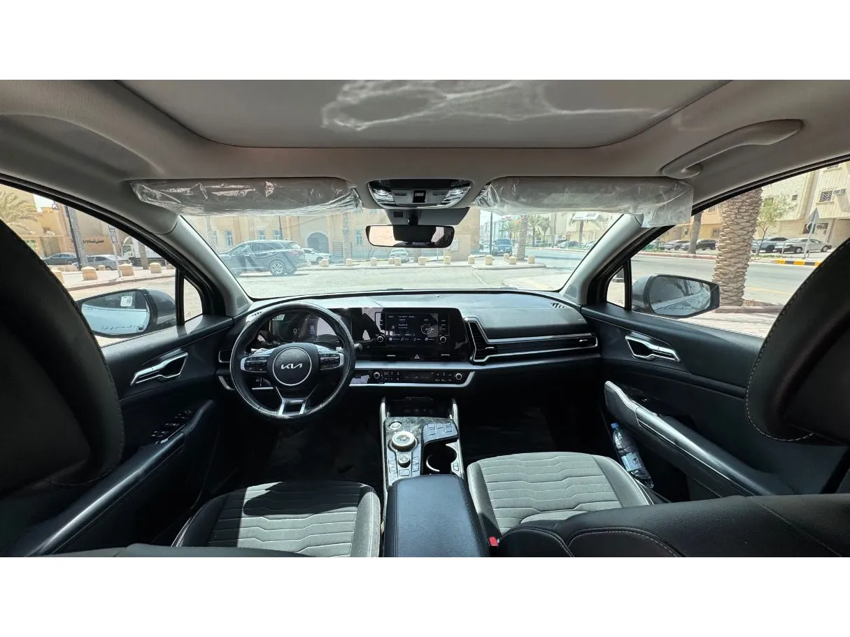 Car image 16