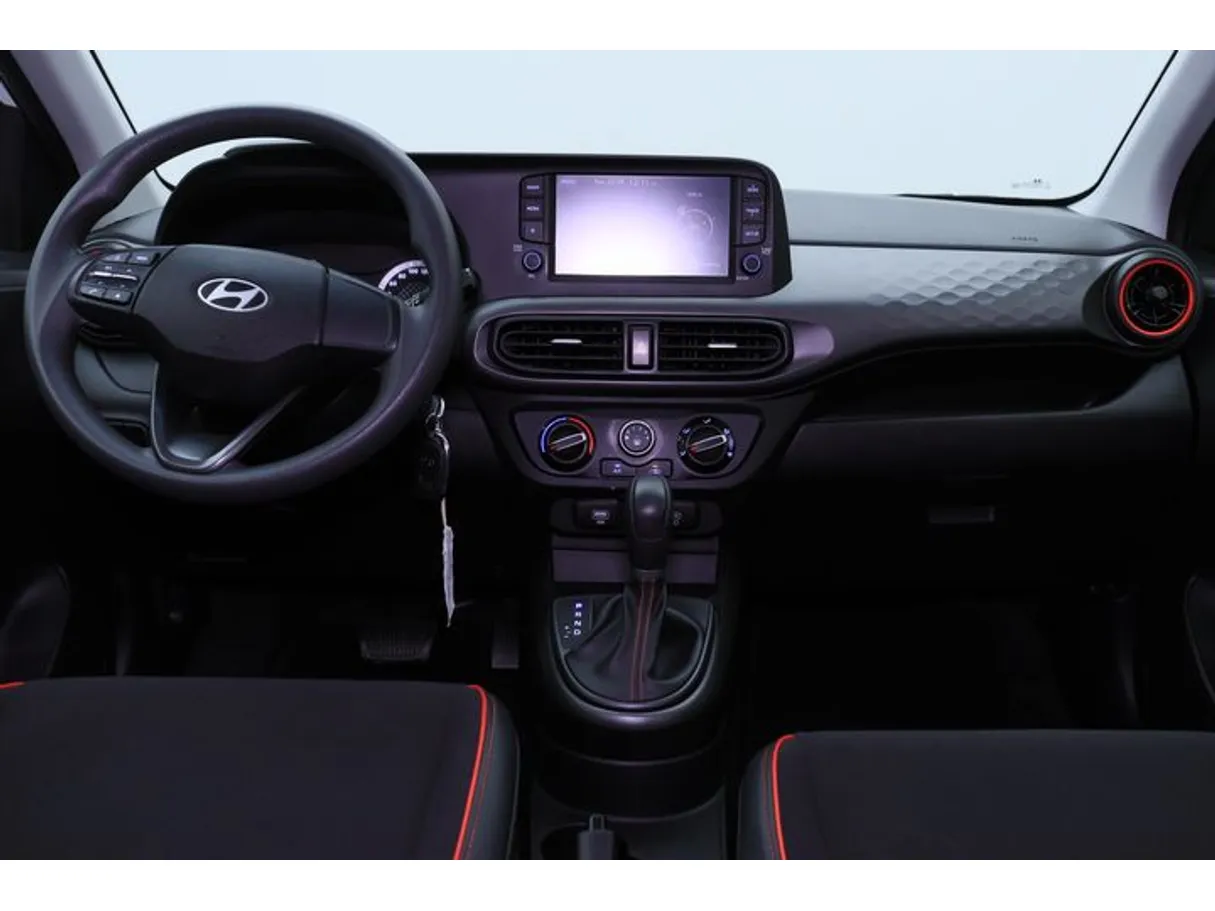 Car image 14