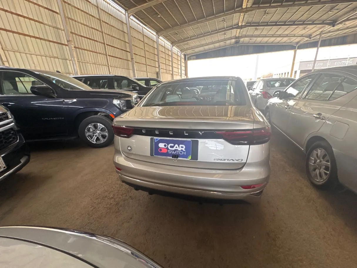 Car image 4