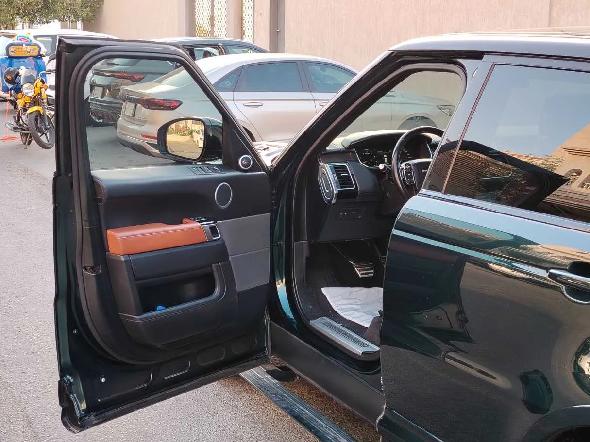 Car image 10