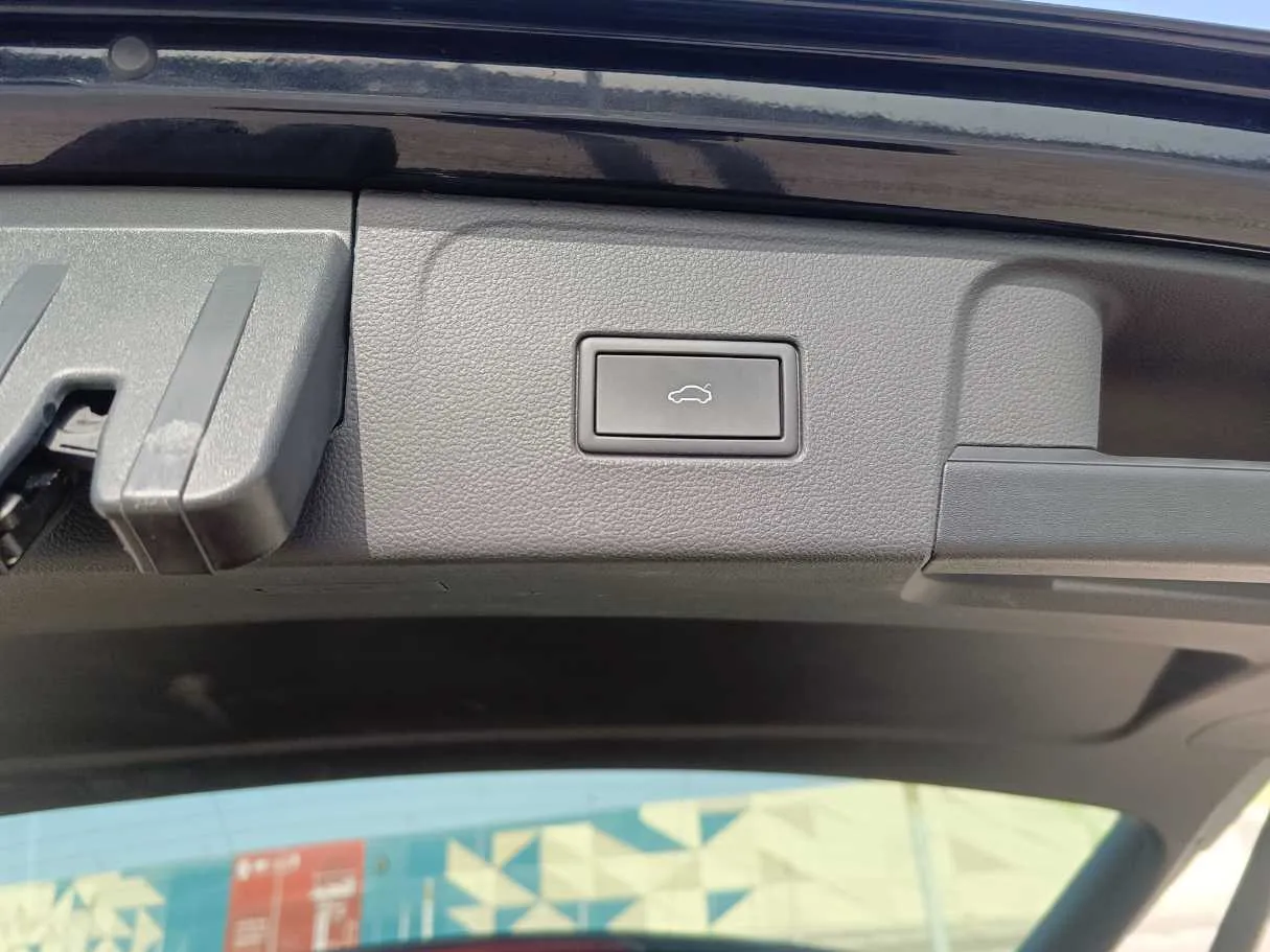 Car image 31
