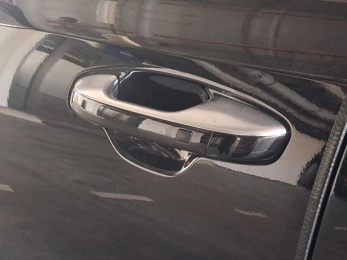 Car image 20