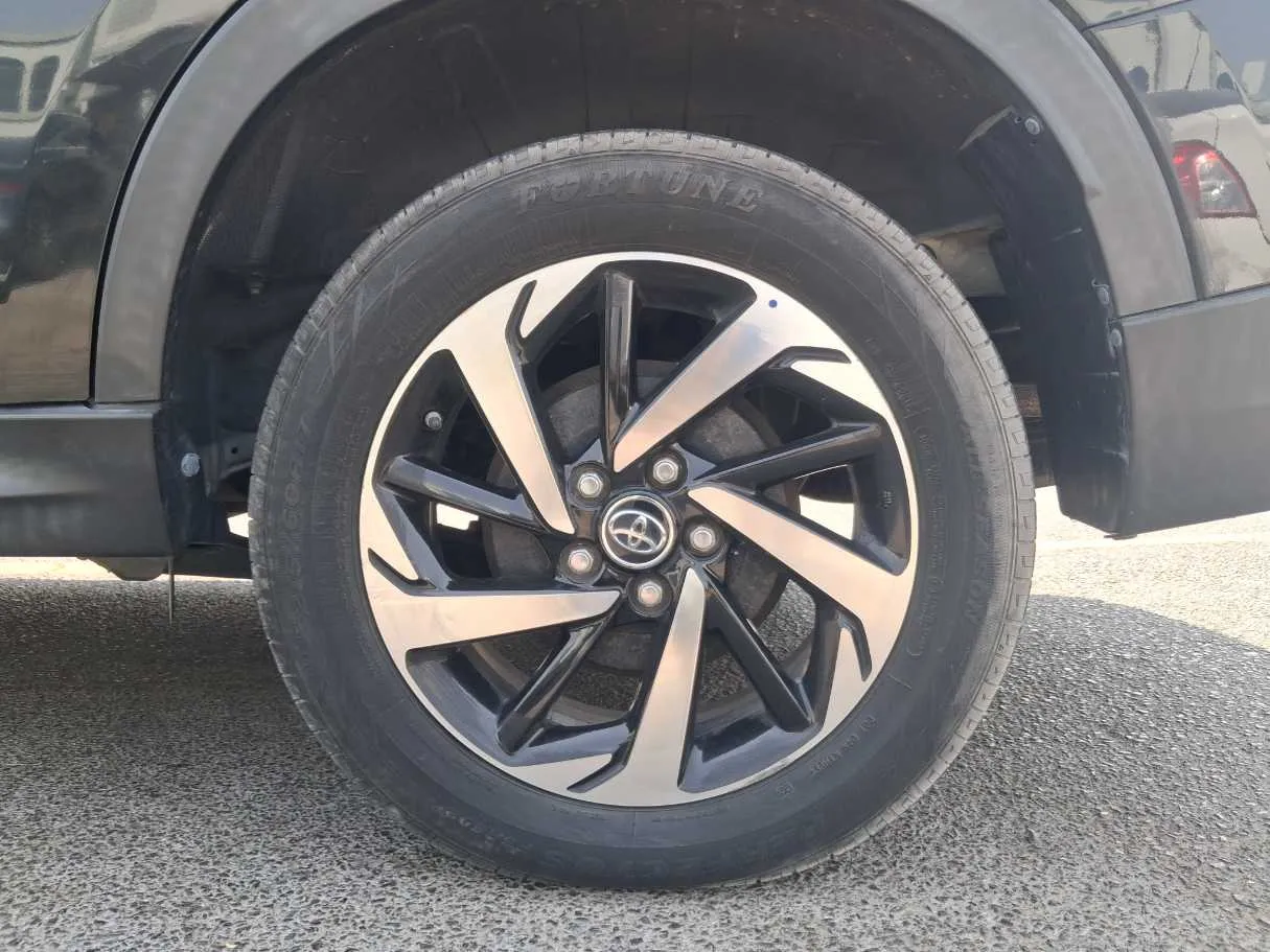 Car image 9