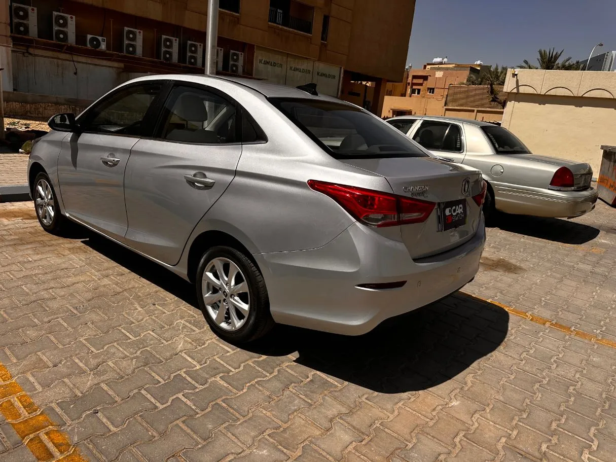 Car image 7