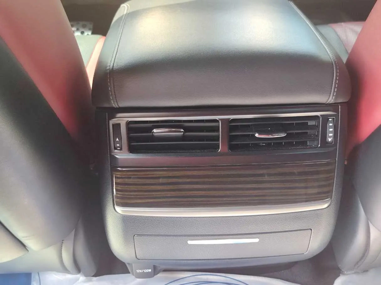 Car image 34
