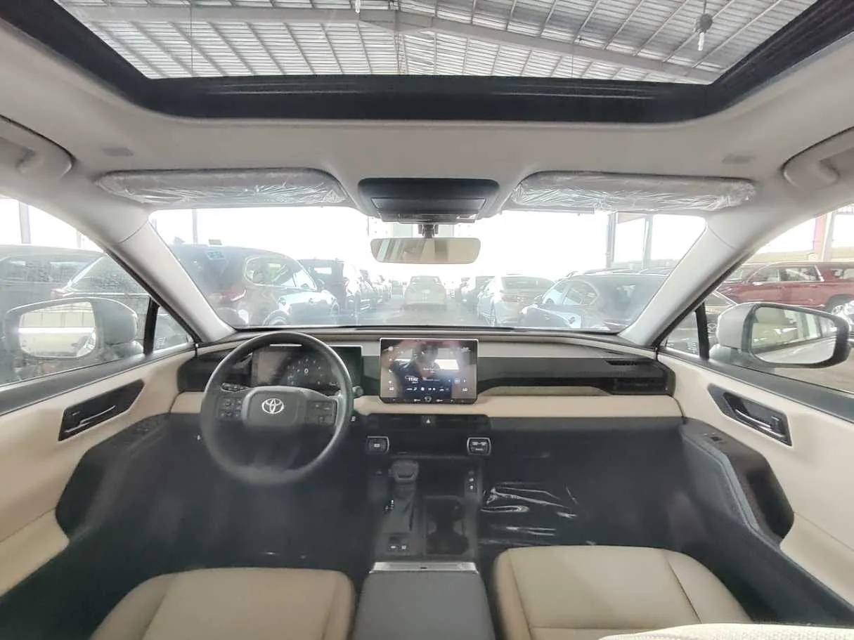 Car image 22