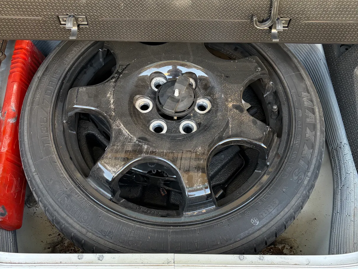 Car image 14