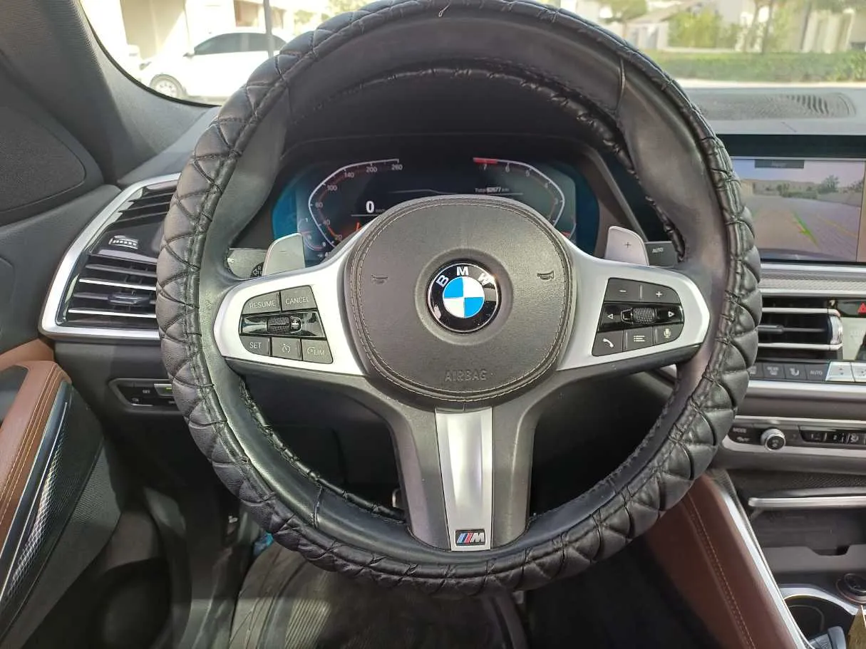 Car image 18