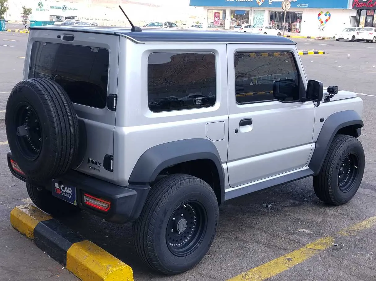 Car image 5