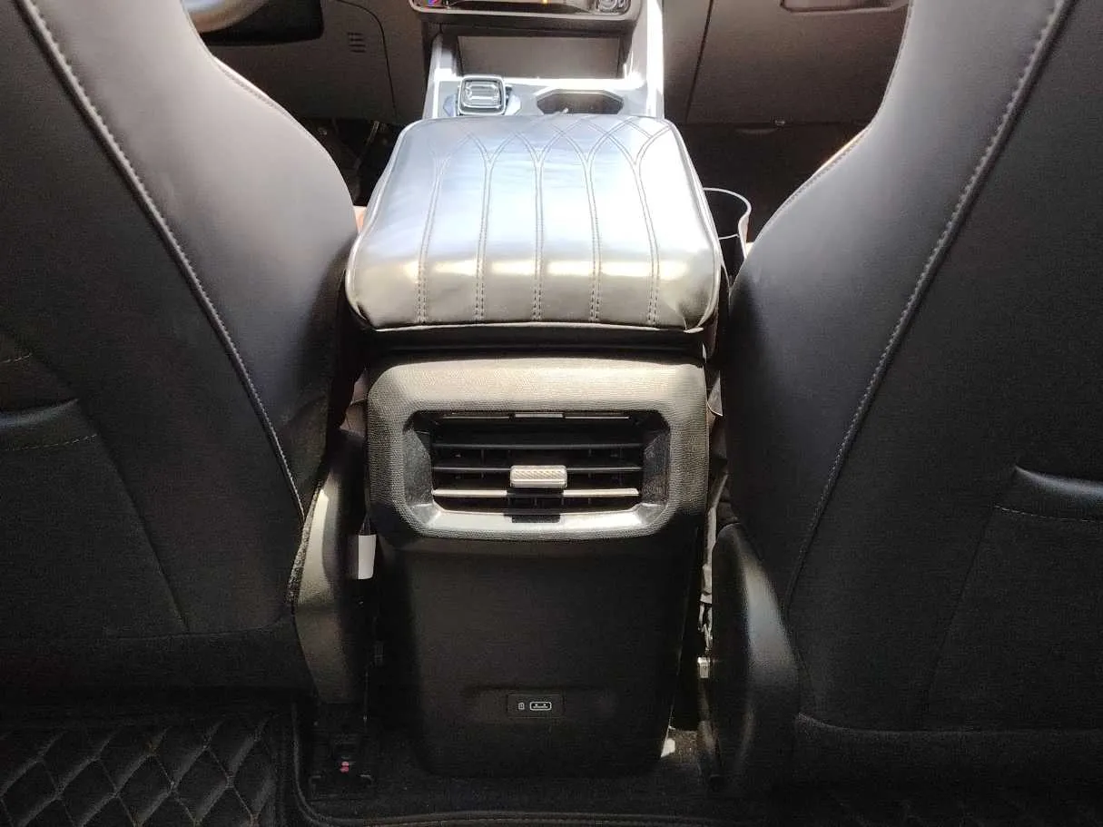 Car image 33