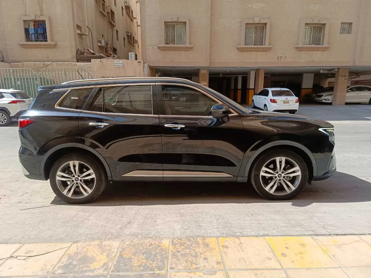 Car image 4