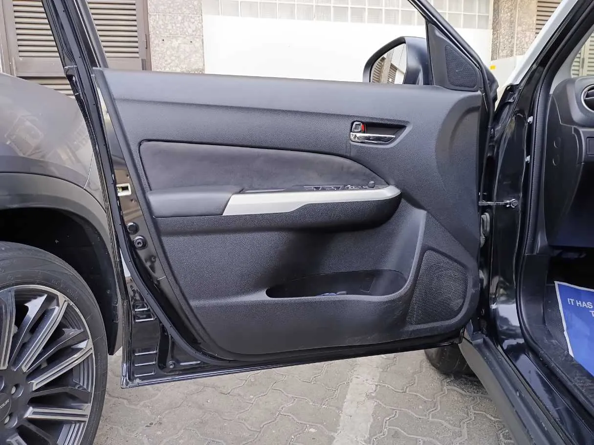 Car image 10
