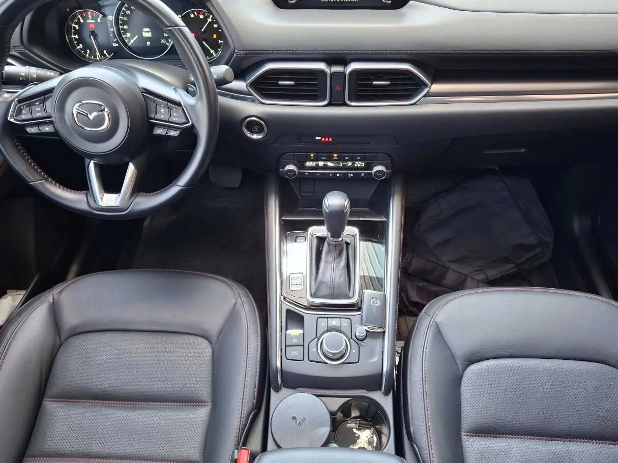 Car image 14