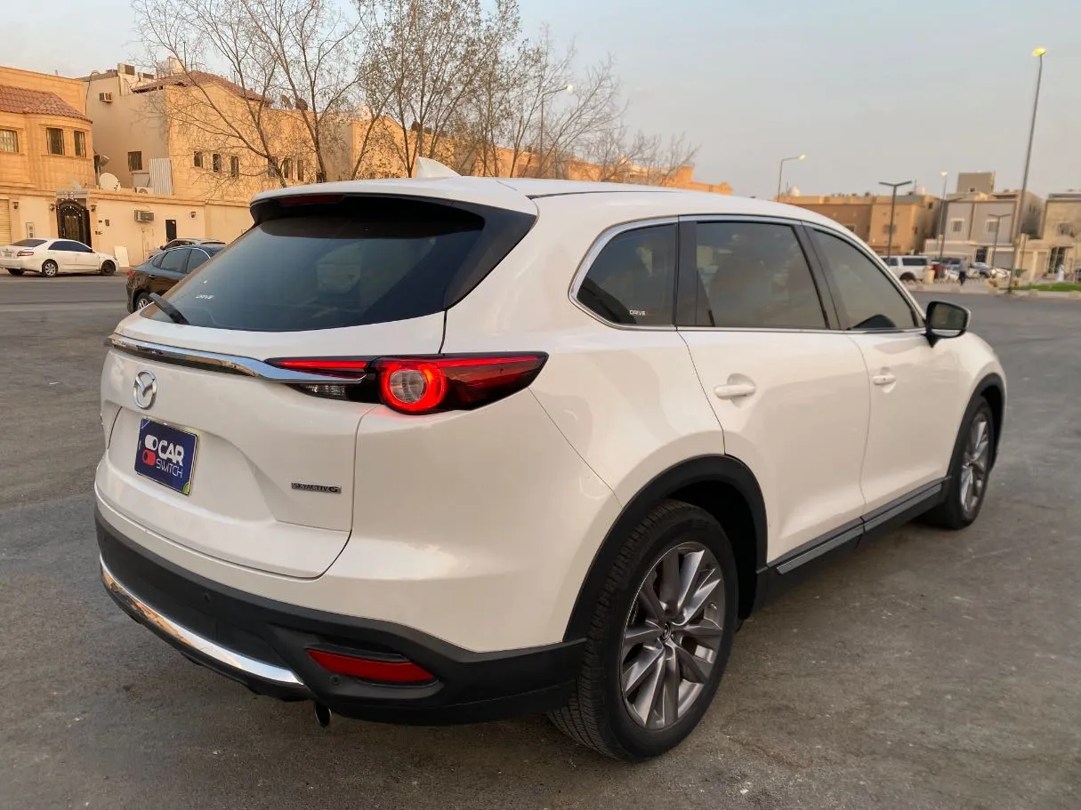 Car image 5