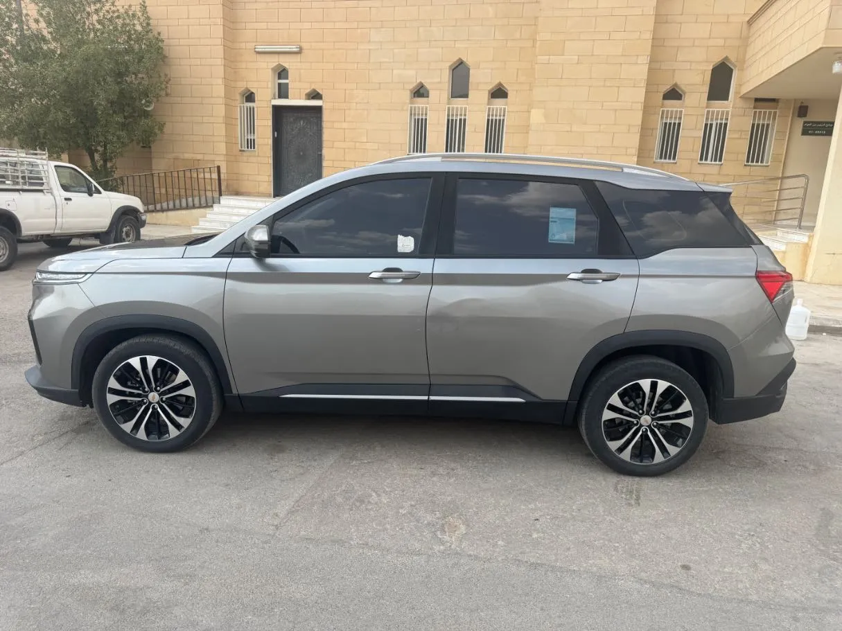 Car image 8
