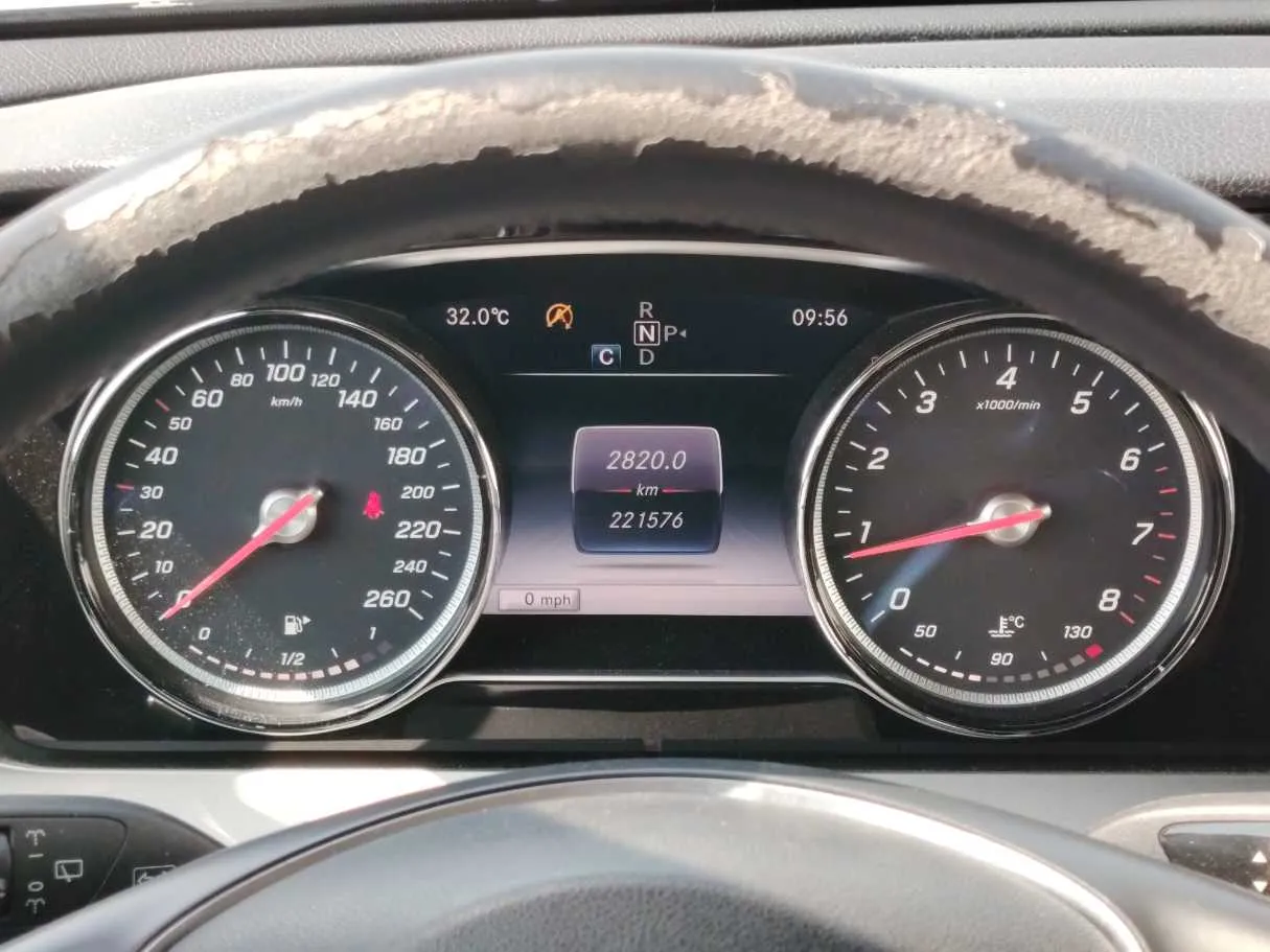 Car image 24