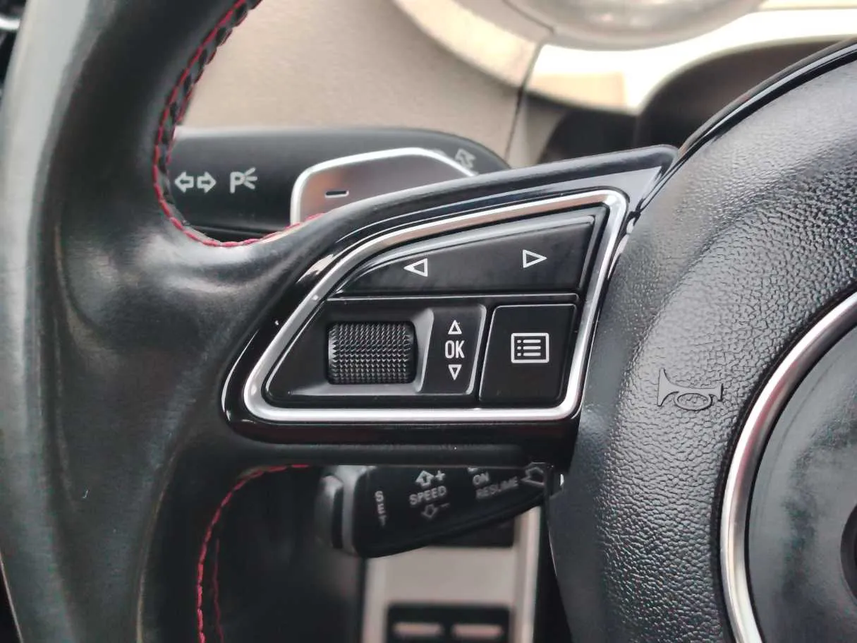 Car image 25