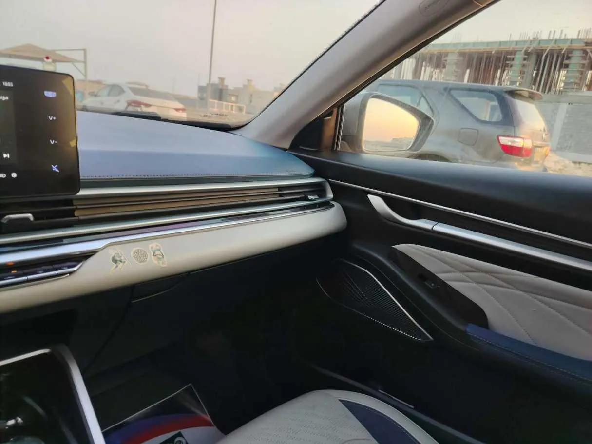 Car image 24