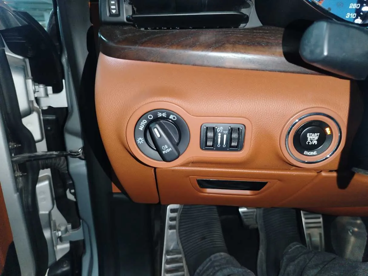 Car image 34