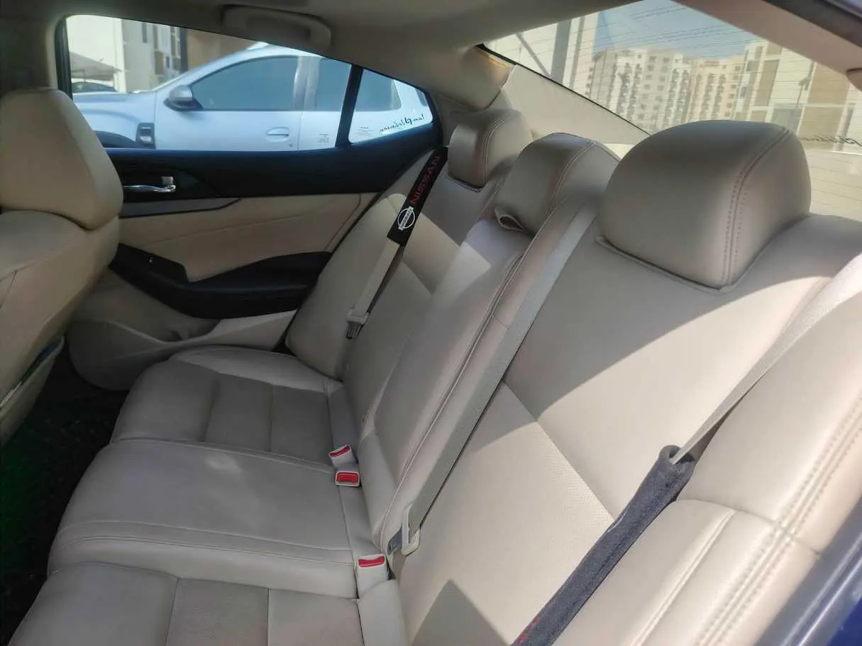 Car image 18