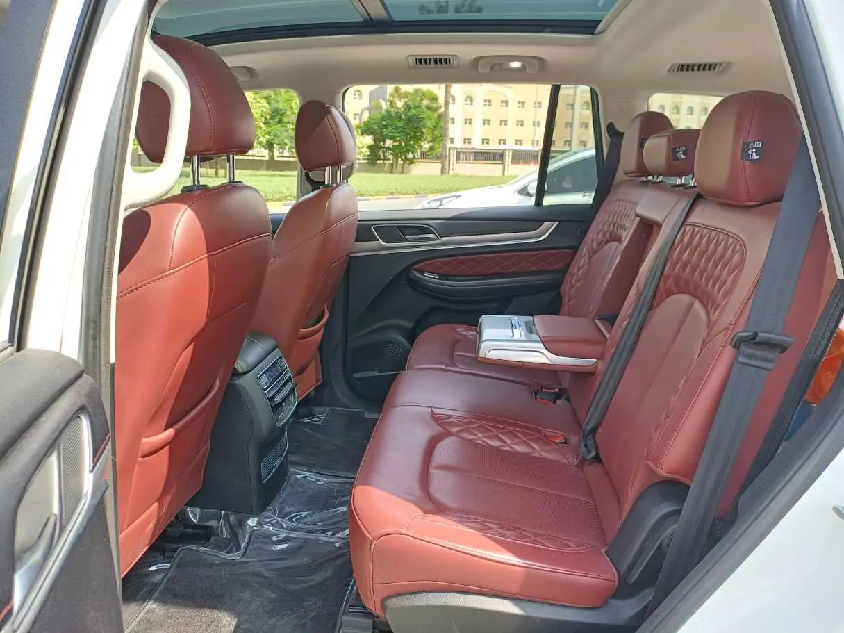 Car image 13