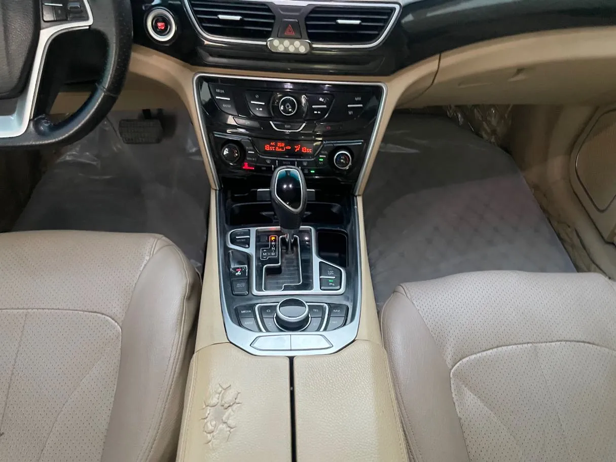 Car image 20