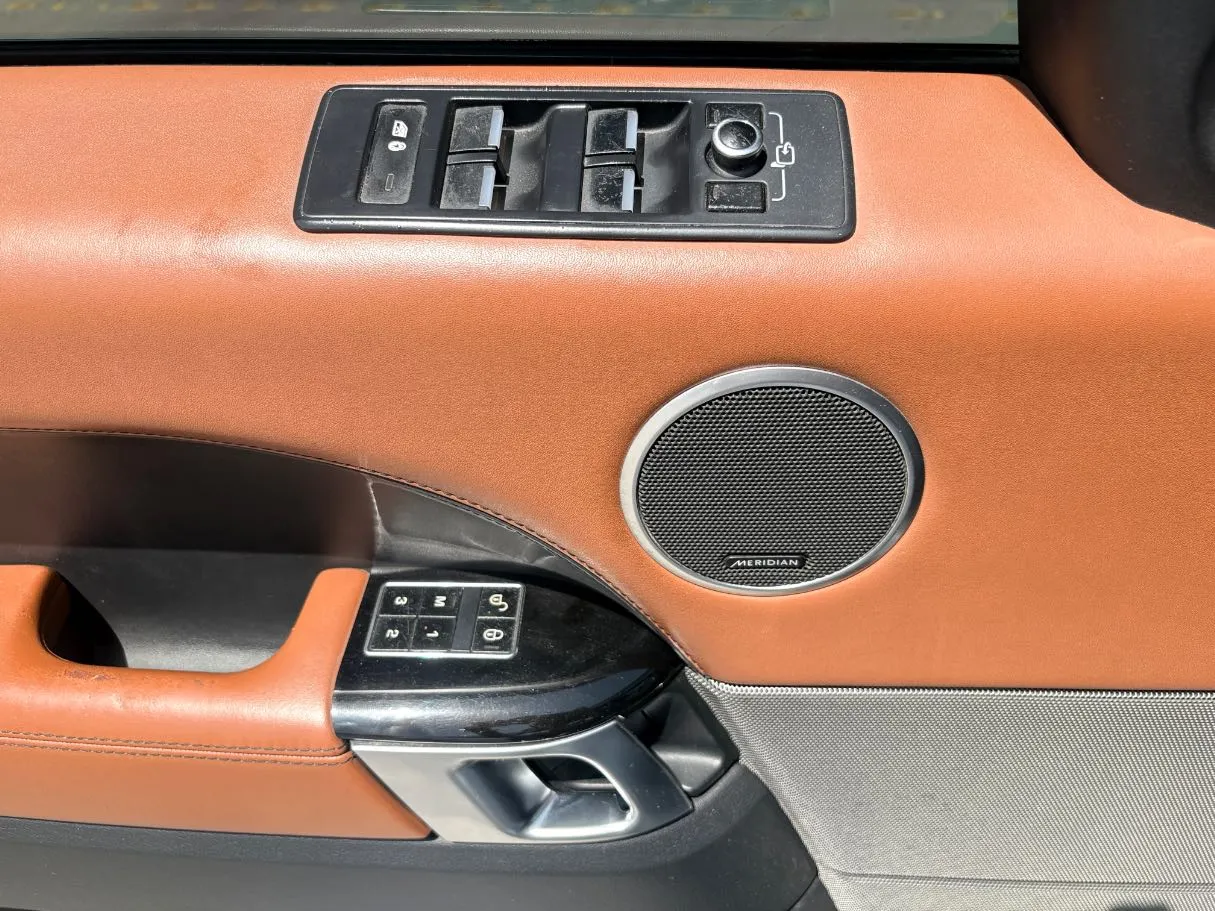 Car image 26