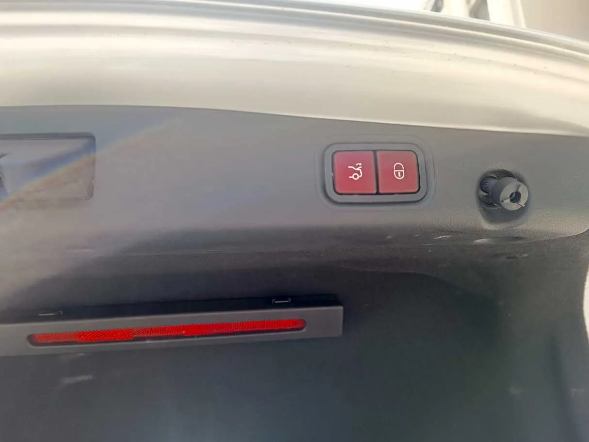 Car image 36