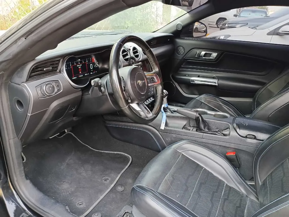 Car image 11