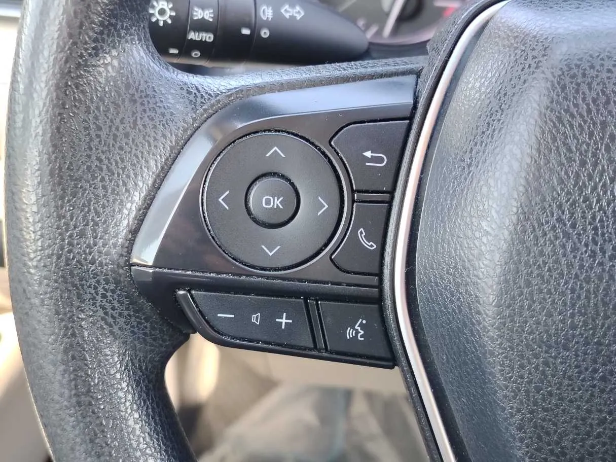 Car image 27