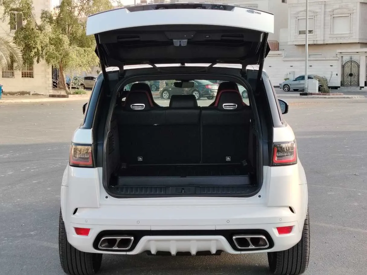 Car image 28