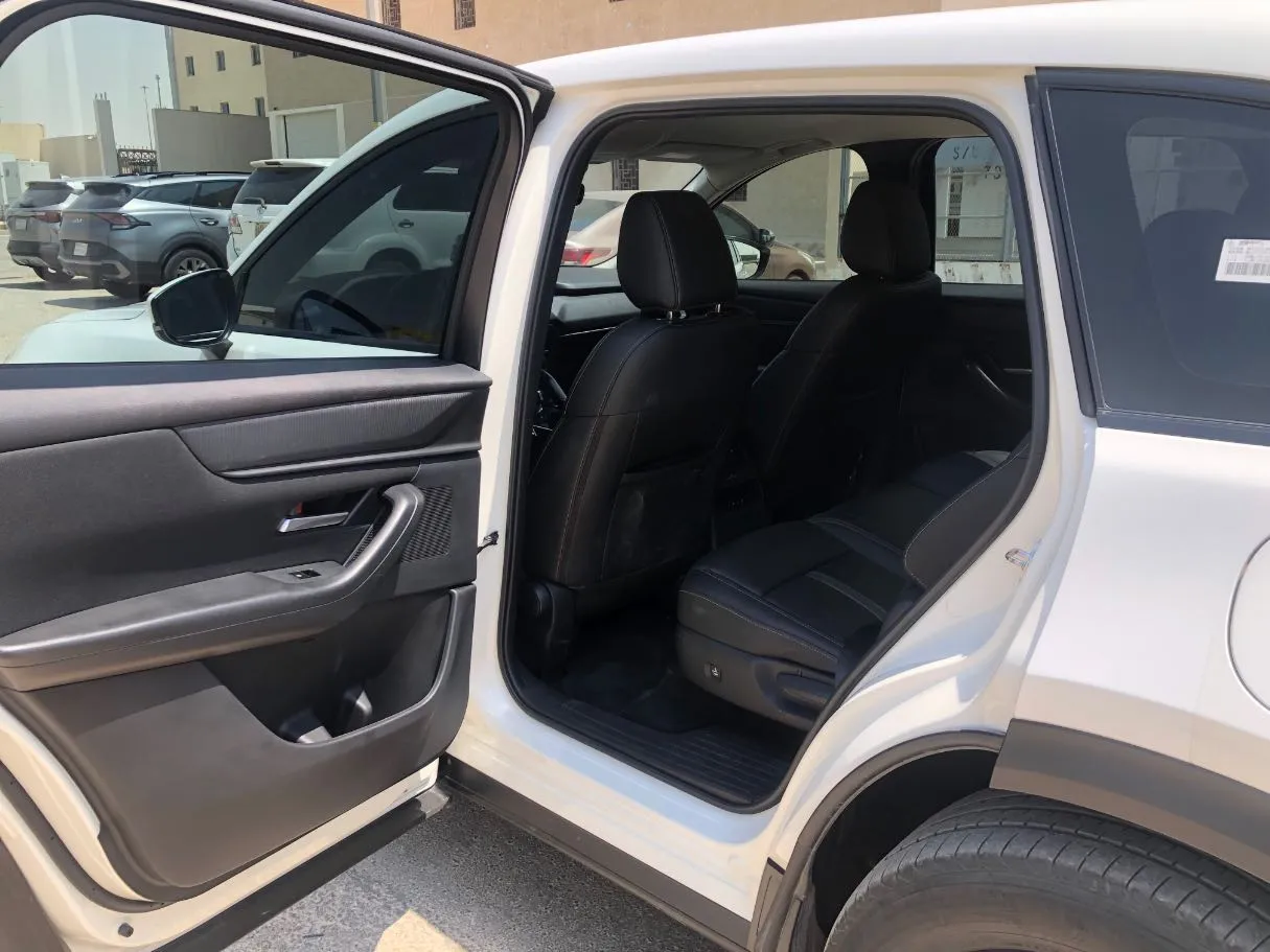Car image 14