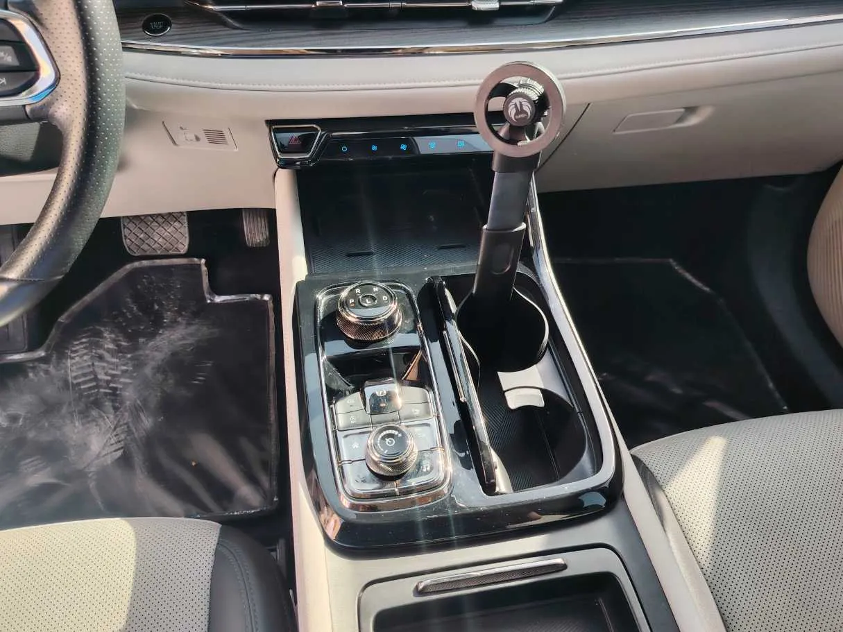 Car image 23