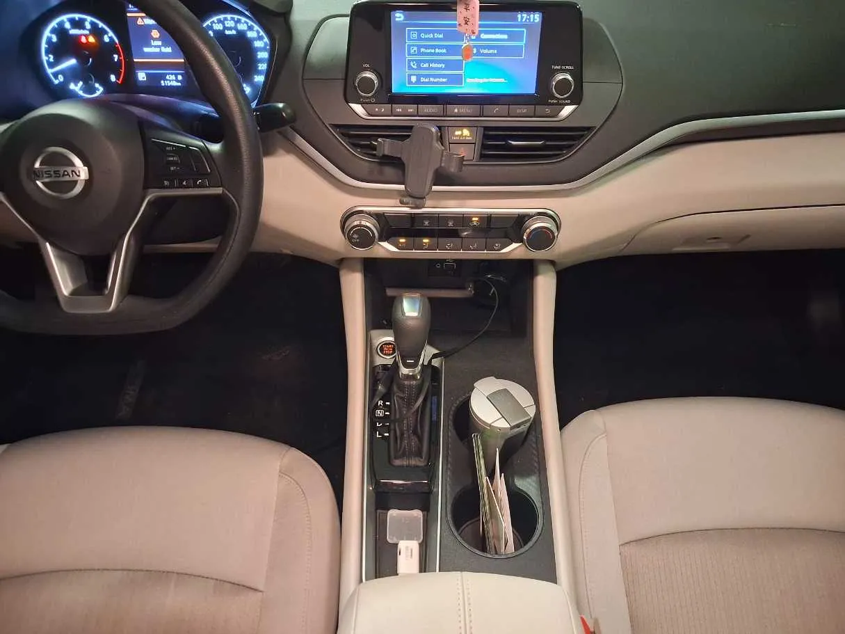 Car image 16