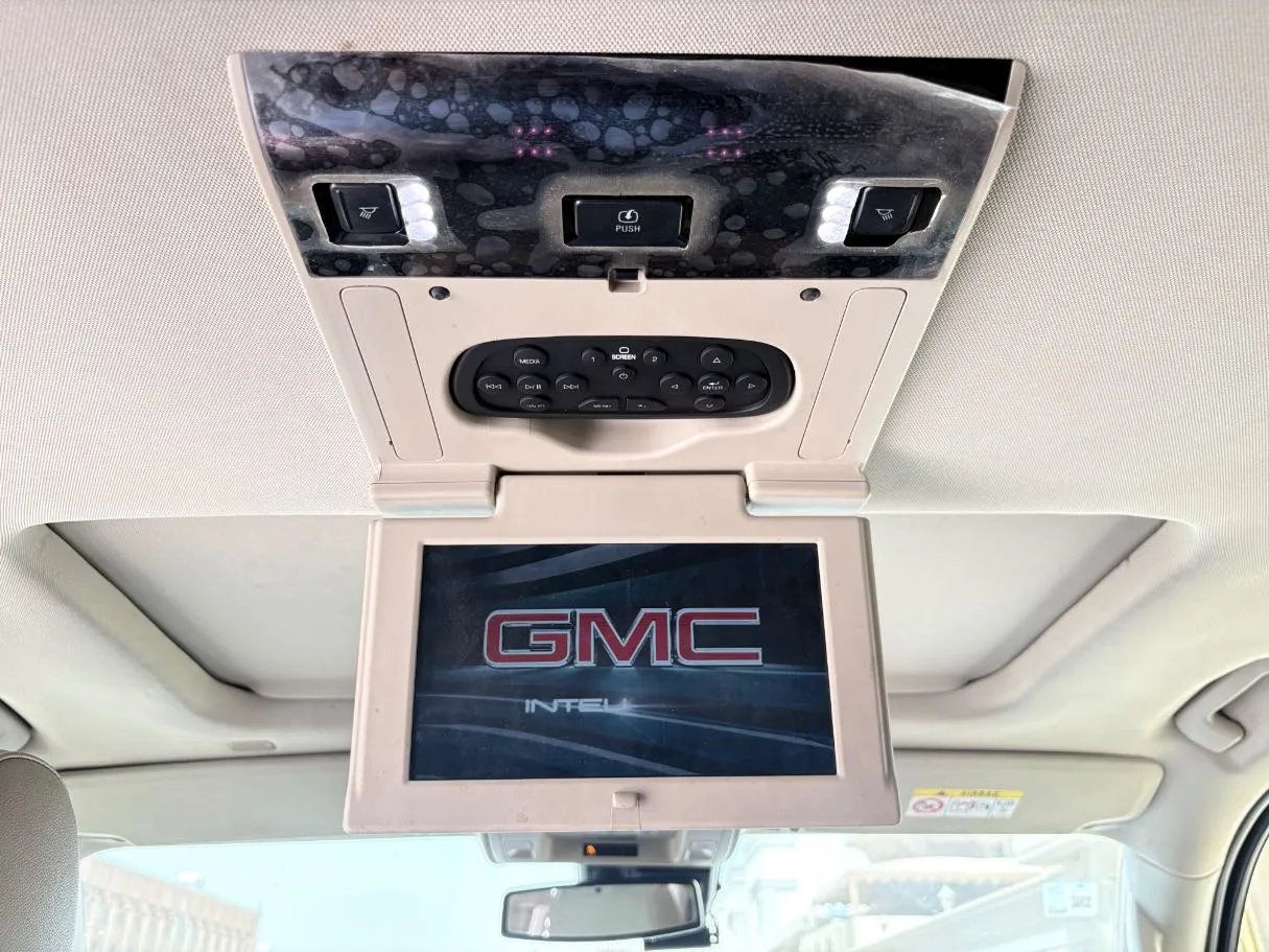 Car image 30