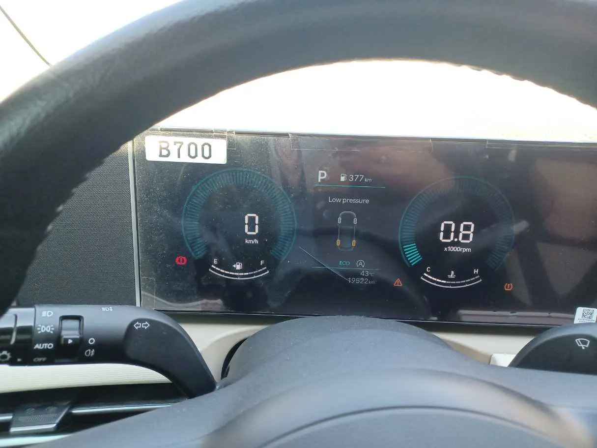 Car image 18