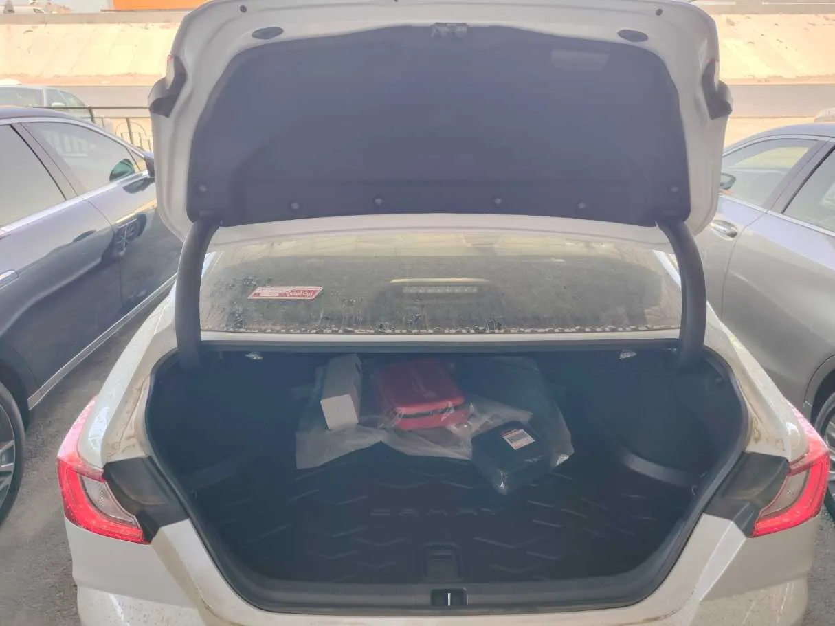 Car image 29