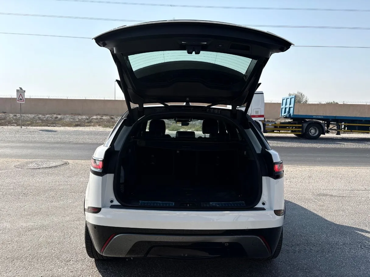 Car image 24